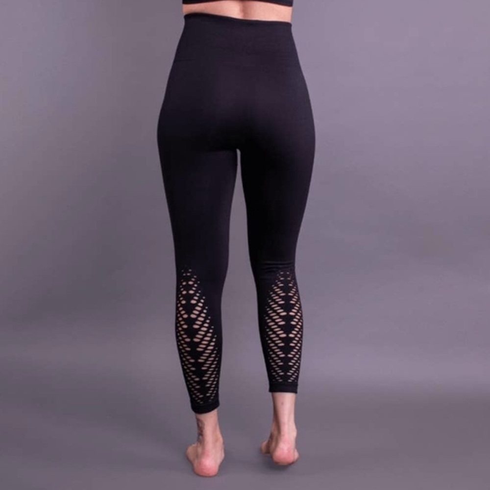 Tema Athletics Black Leaf Cutout Leggings Size Medium Large Seamless Cropped